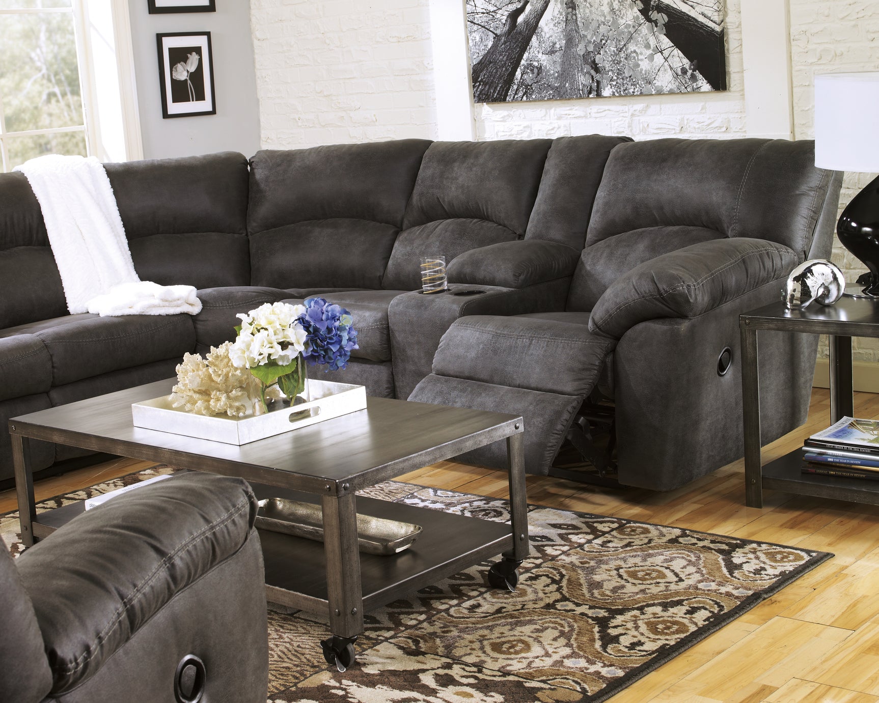 Tambo Sectional