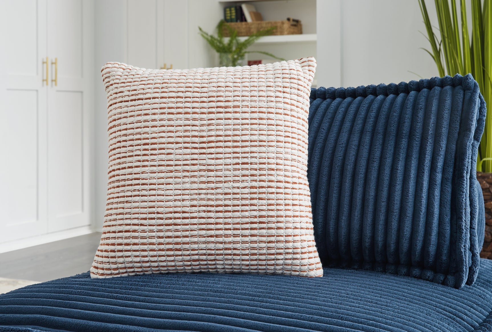 Sam's Furniture - Ashley Furniture - Nashlin Pillows - Pillow (4/CS) / White/Rust - A1001038