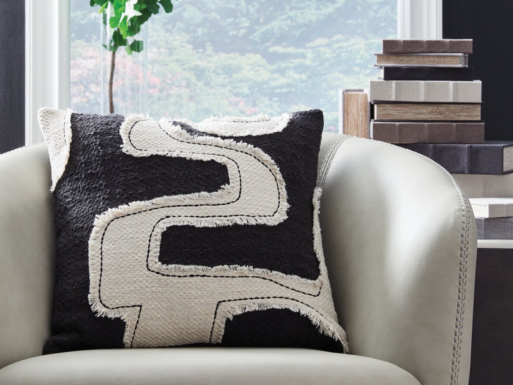 Sam's Furniture - Ashley Furniture - Veerbank Pillows - Pillow (4/CS) / Black/Beige - A1001114