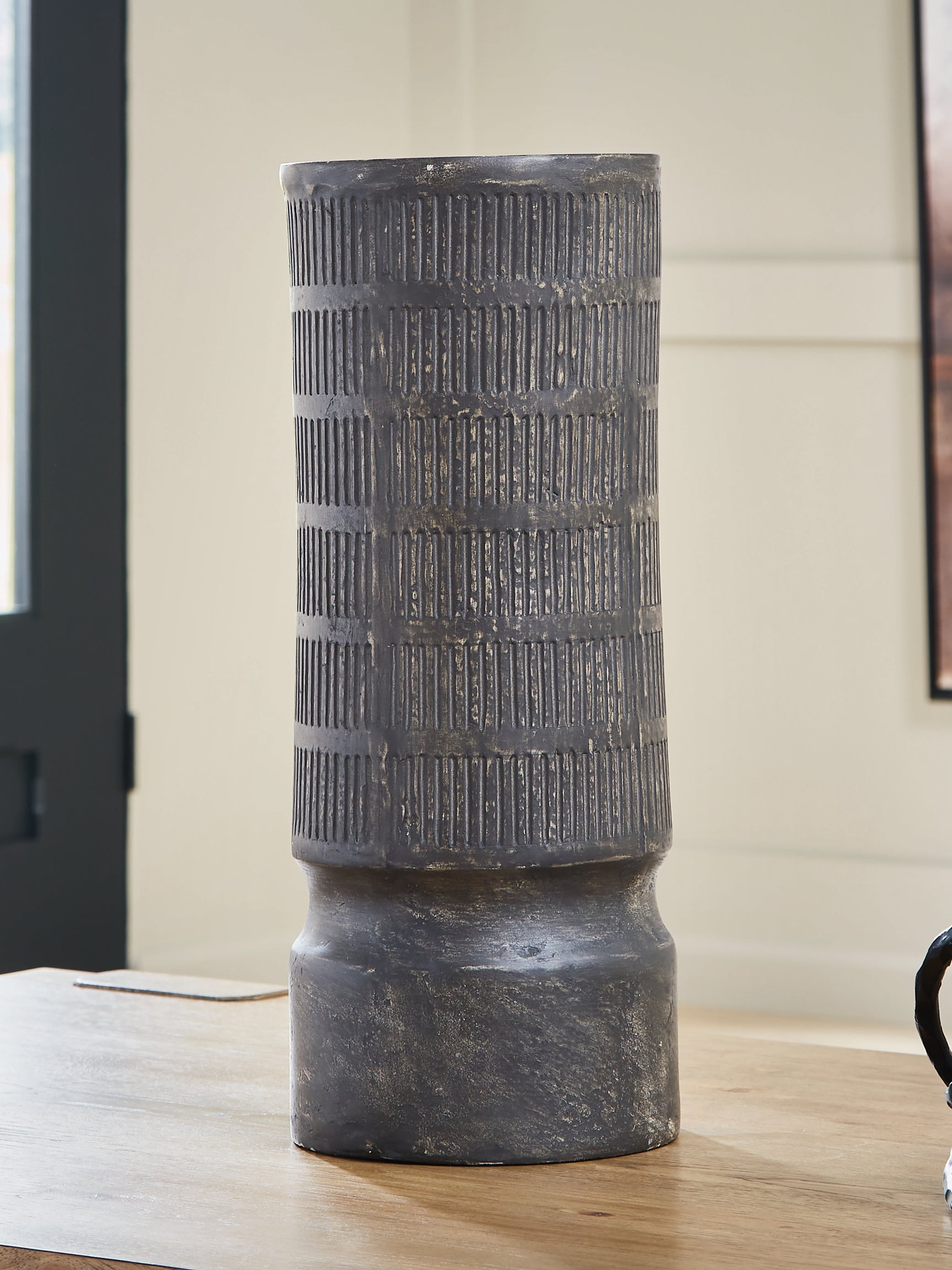 Sam's Furniture - Ashley Furniture - Beninworth Vase - Vase - A2000879