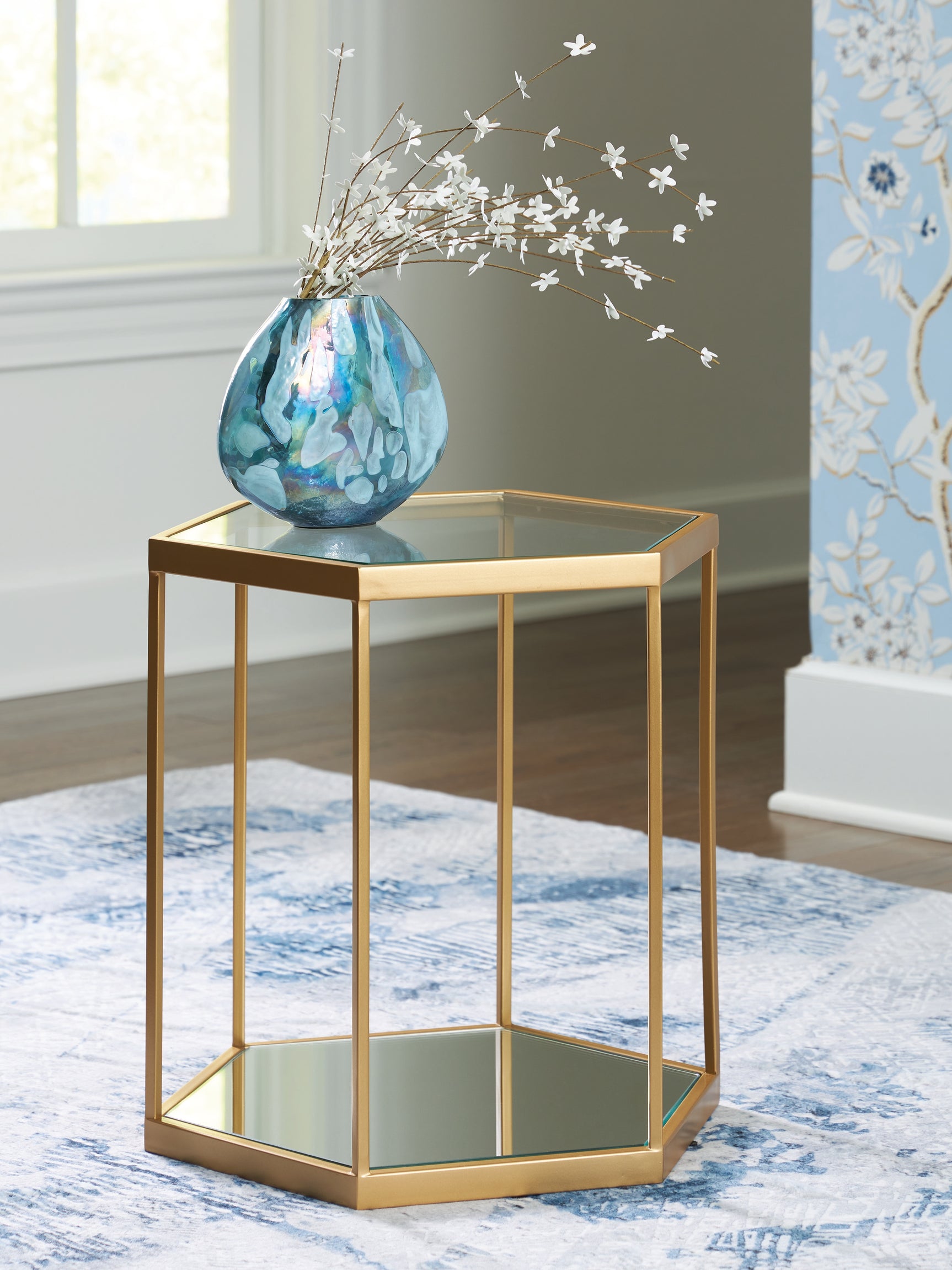 Sam's Furniture - Ashley Furniture - Veerwick Accent Coffee Table - Accent Cocktail Table / Gold Finish - A4000661