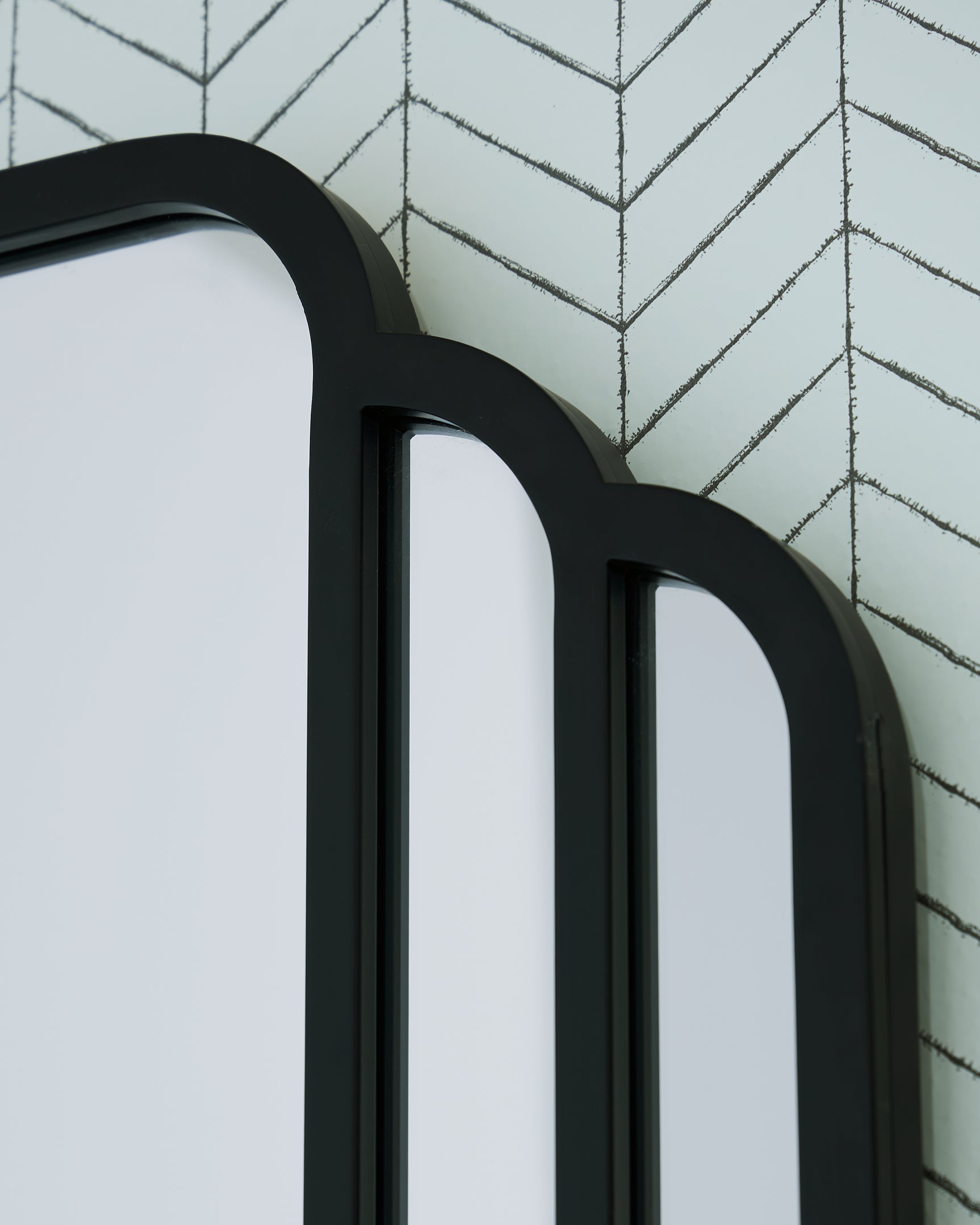 Antigone Mirror