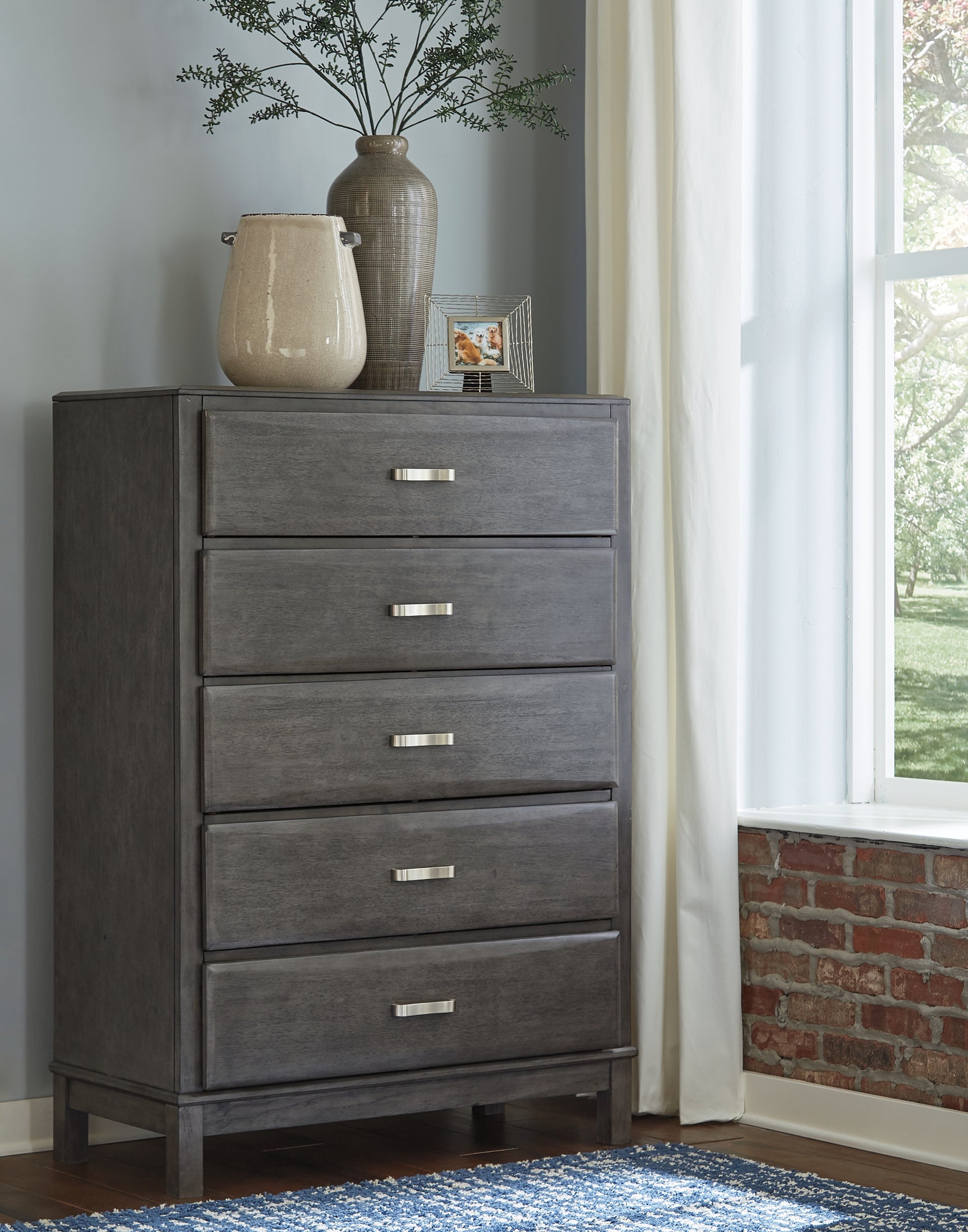 Sam's Furniture - Ashley Furniture - Caitbrook Bedroom - Five Drawer Chest / Gray - B476-46