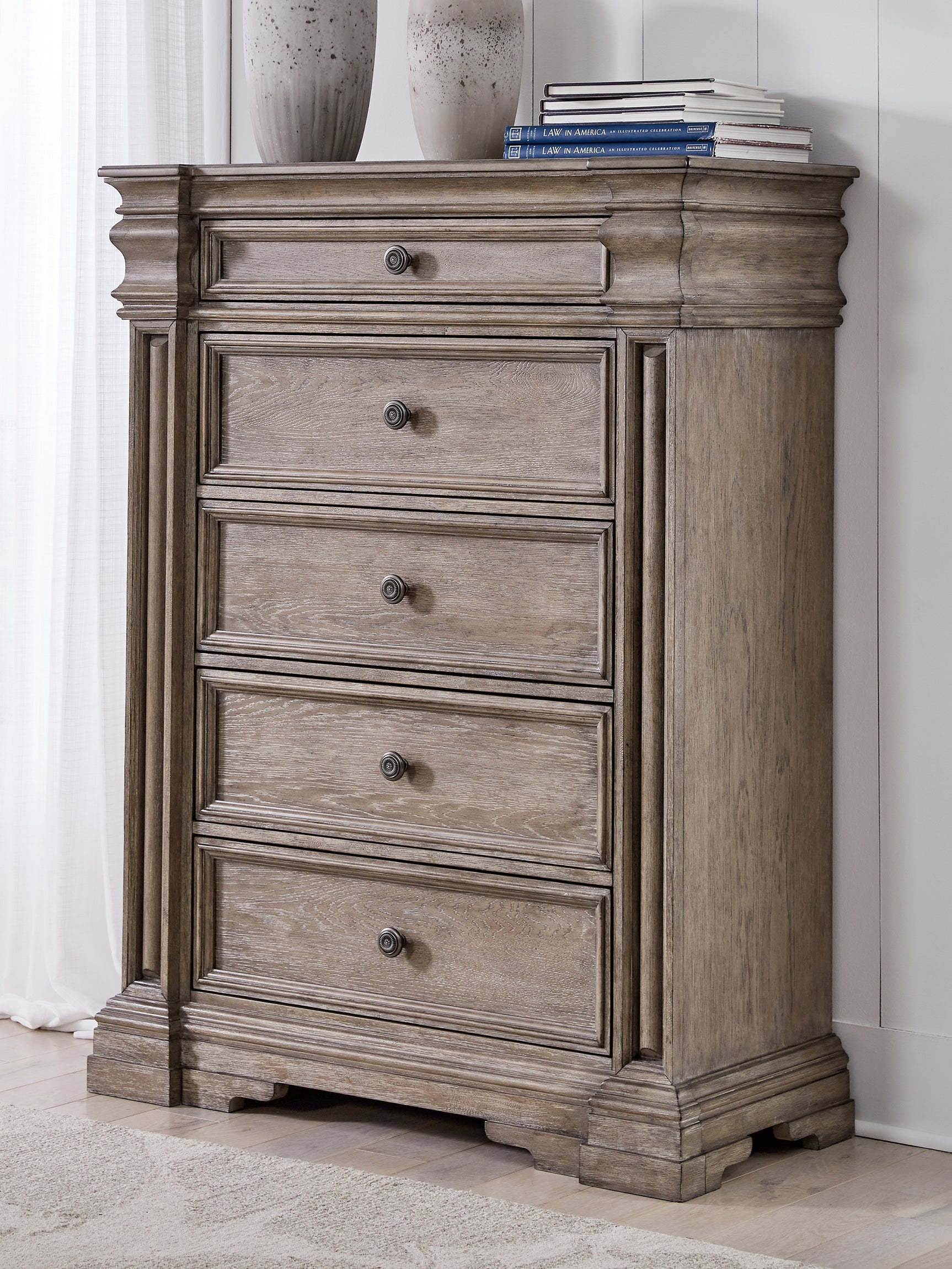 Sam's Furniture - Ashley Furniture - Blairhurst Bedroom - Five Drawer Chest / Light Grayish Brown - B916-46