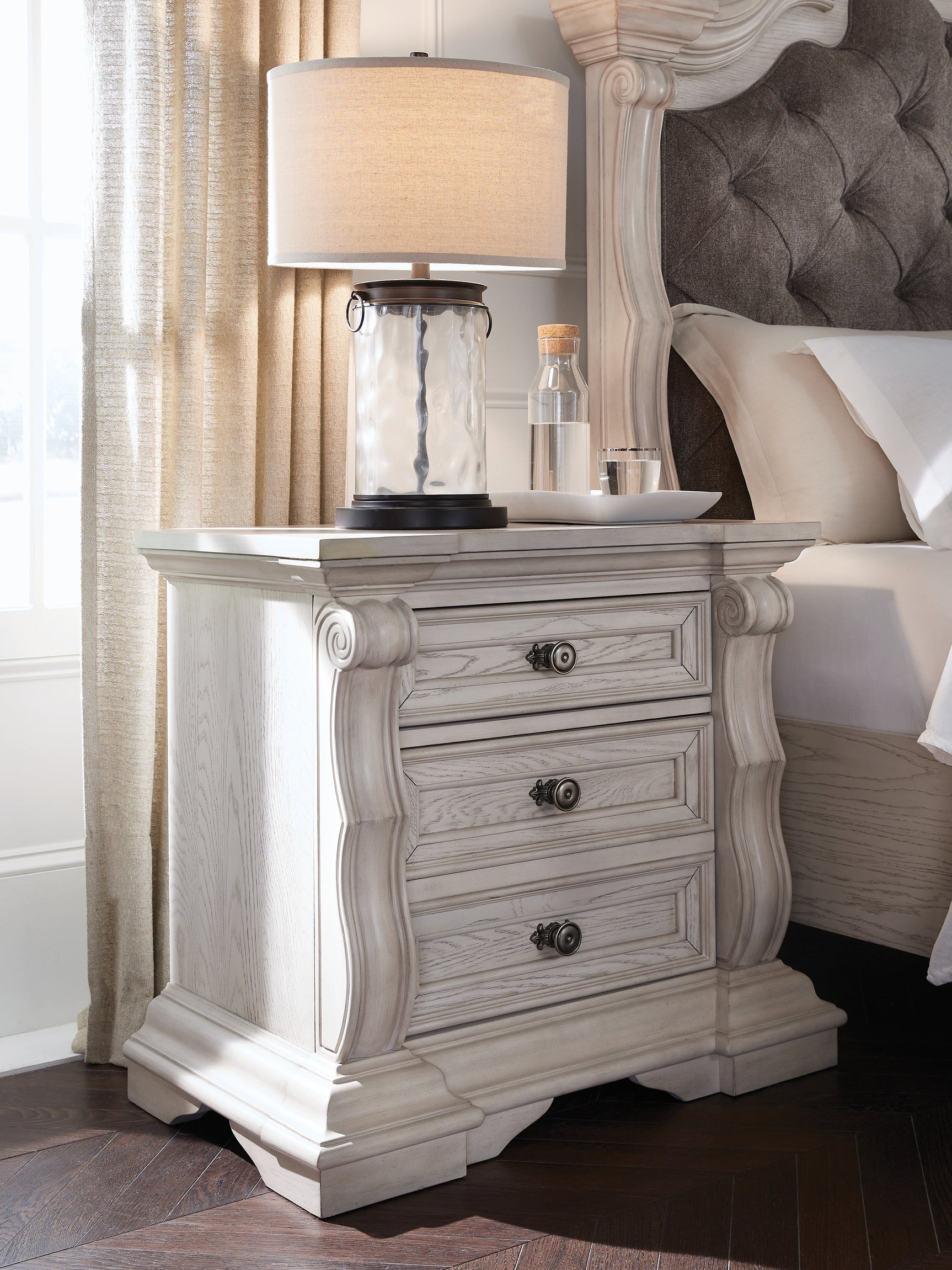 Sam's Furniture - Ashley Furniture - Bruchandi Bedroom - Dresser and Mirror / Antique White - PCB948B1