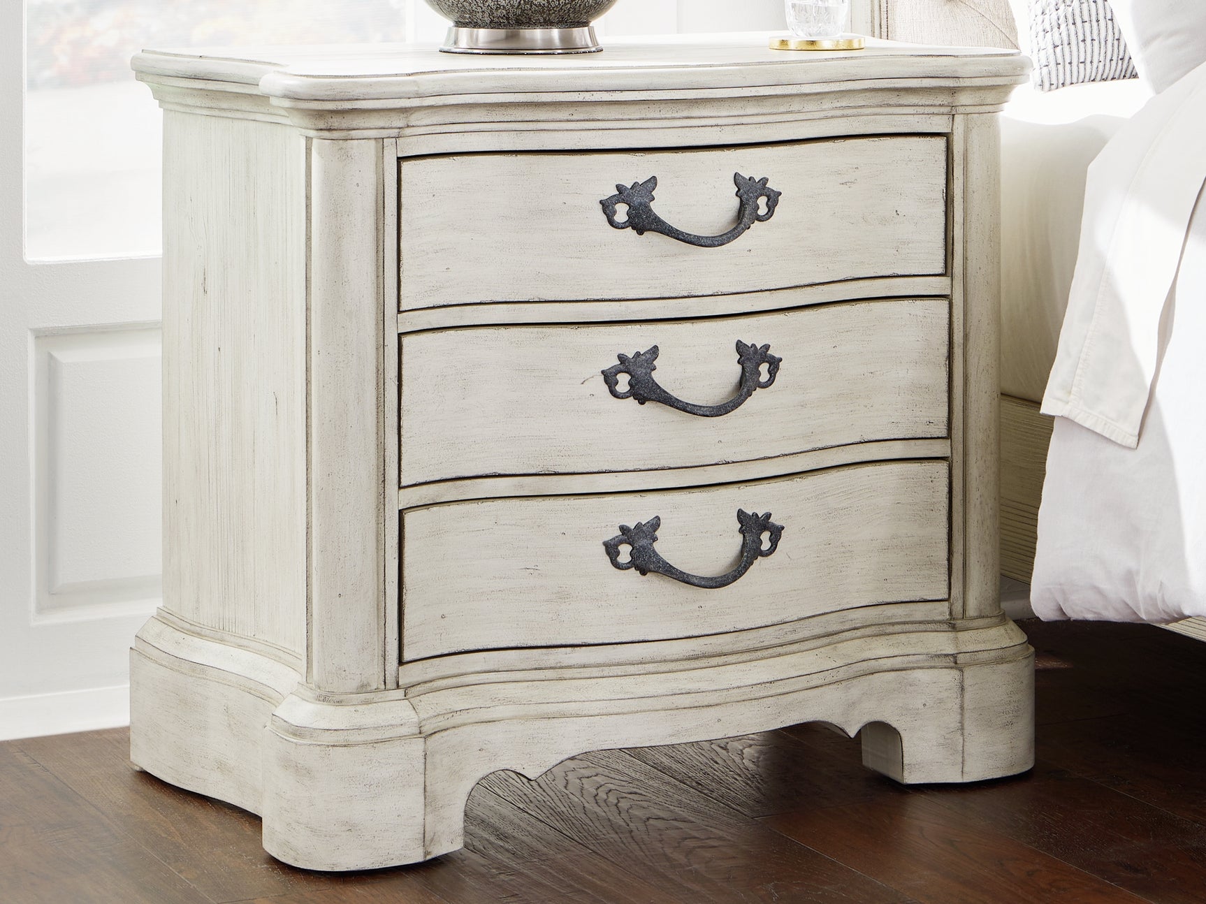 Sam's Furniture - Ashley Furniture - Arlendyne Bedroom - Three Drawer Night Stand / Antique White - B980-93