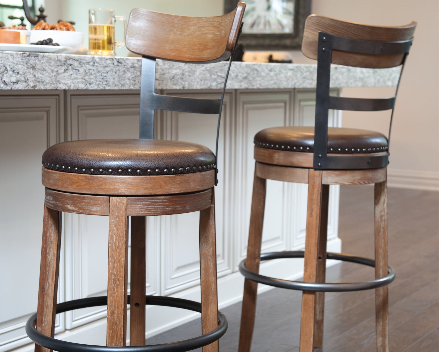 Sam's Furniture - Ashley Furniture - Pinnadel Dining Room - Bar Height Bar Stool (Set of 2) / Grayish Brown - D542-130X2