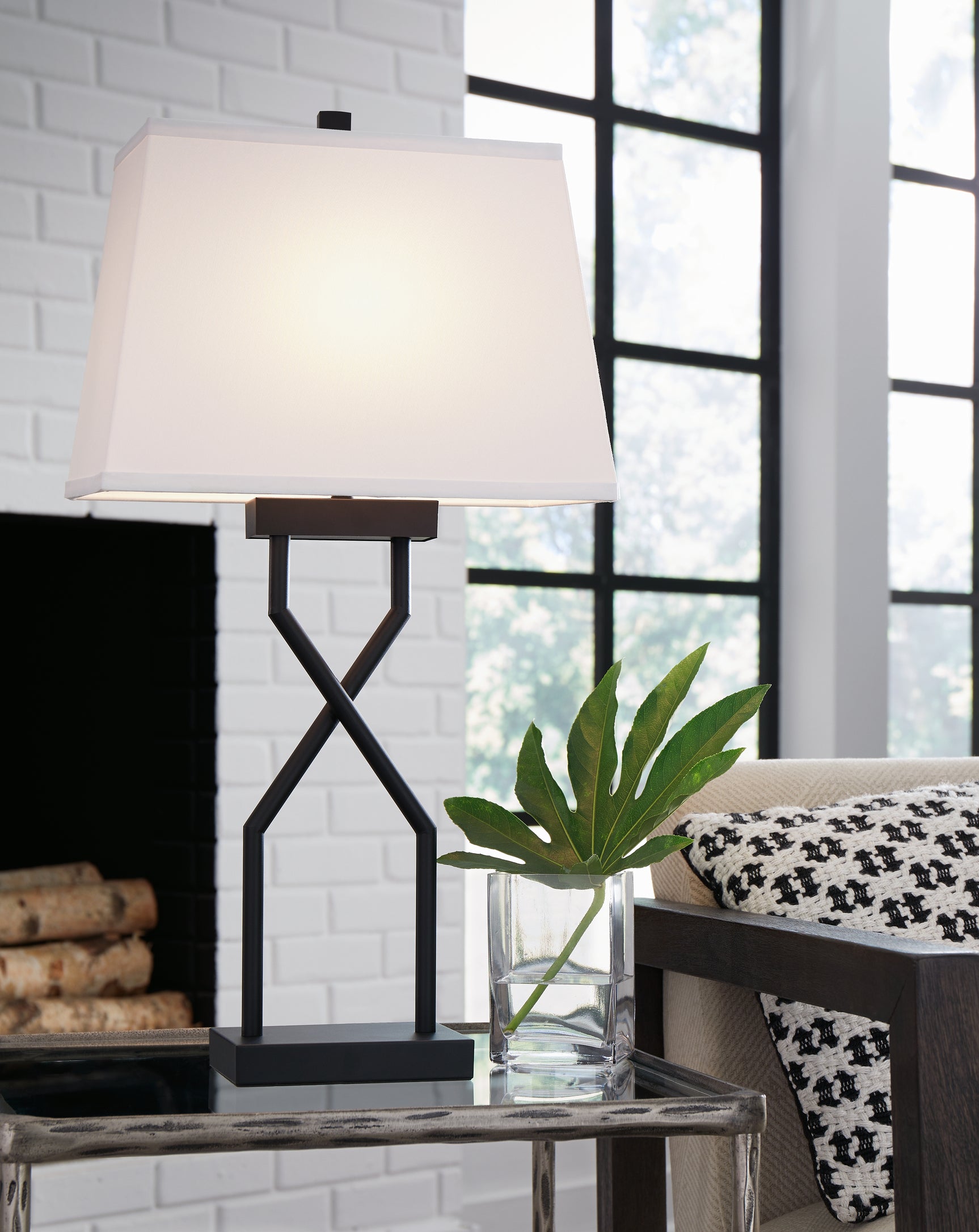 Sam's Furniture - Ashley Furniture - Brookthrone Lighting - Metal Table Lamp (Set of 2) / Black - L204514