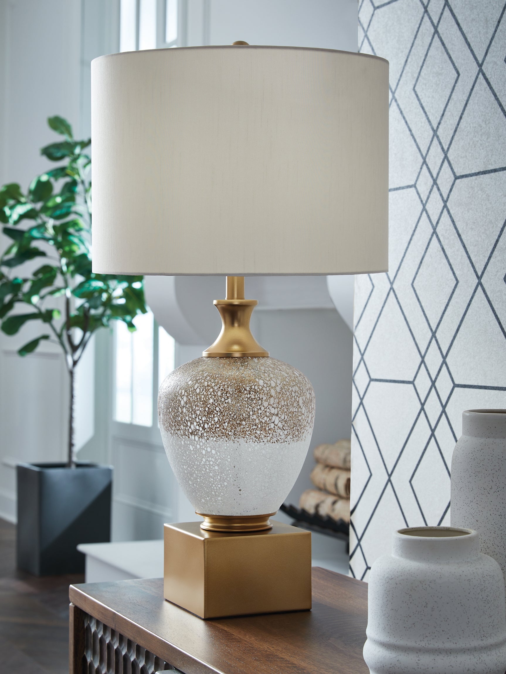 Sam's Furniture - Ashley Furniture - Tavisburg Lighting - Glass Table Lamp (1/CN) / Brown/White/Gold - L430894