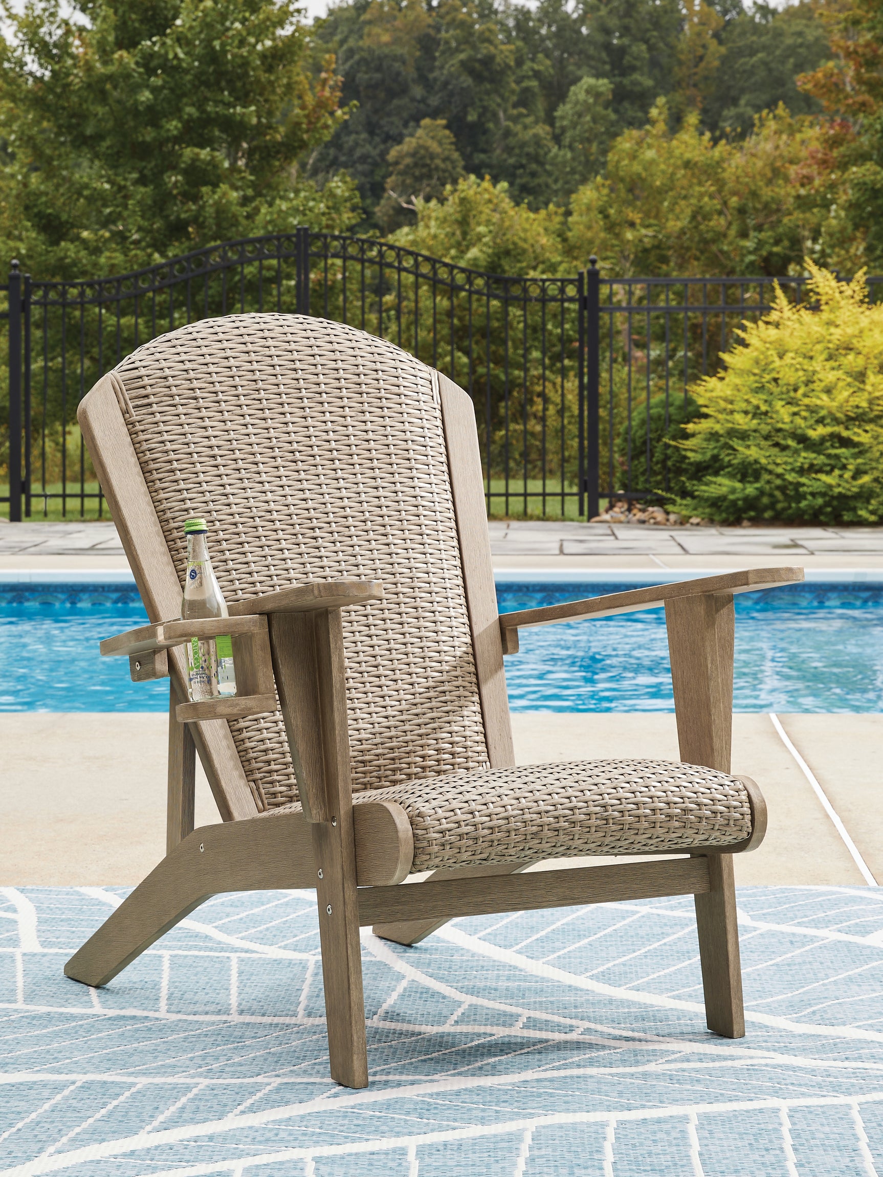 Sam's Furniture - Ashley Furniture - Marina Sun Outdoor - Round End Table / Beige - PCP204-706