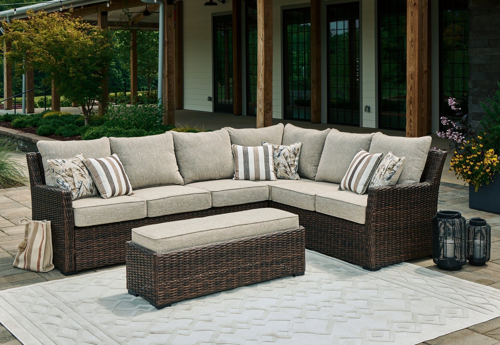 Sam's Furniture - Ashley Furniture - Brook Ranch Outdoor - Sofa SEC/Bench w/CUSH (3/CN) / Brown - P465-822
