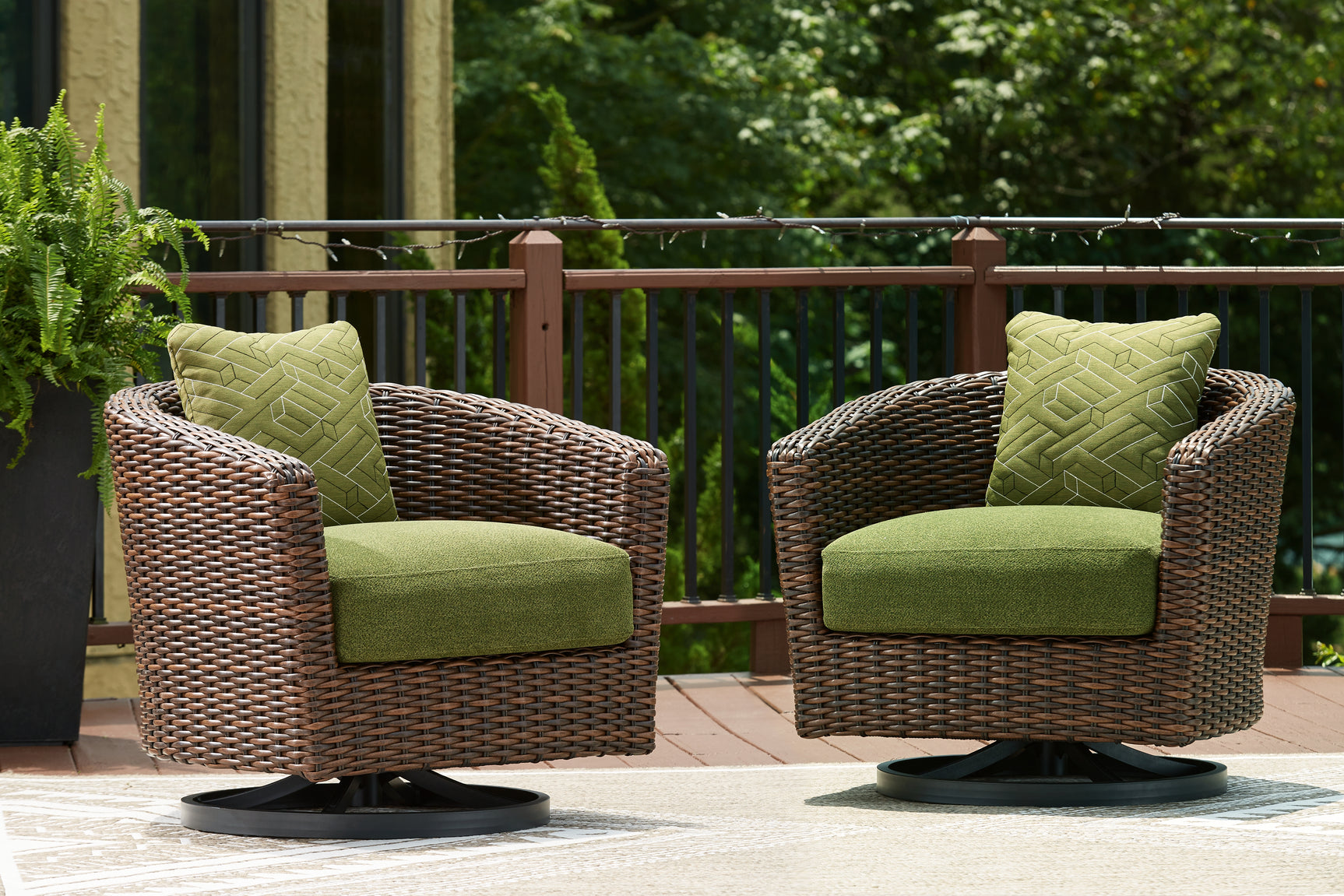 Sam's Furniture - Ashley Furniture - Horizon Hall Outdoor - Swivel Lounge w/ Cushion / Brown/Green - P572-821