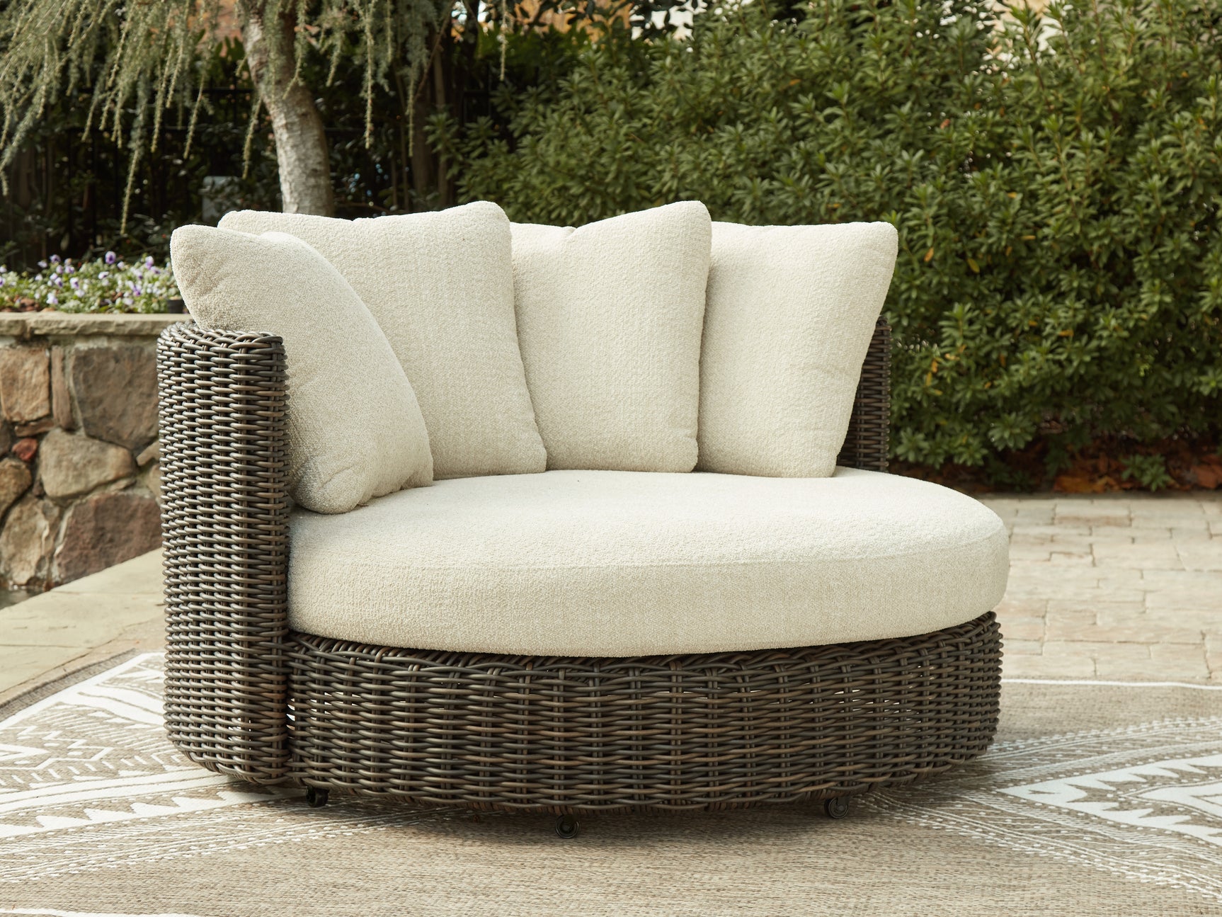 Sam's Furniture - Ashley Furniture - Kimora Outdoor - Swivel Lounge Chair w/Cushion / Beige/Dark Brown - P711-810