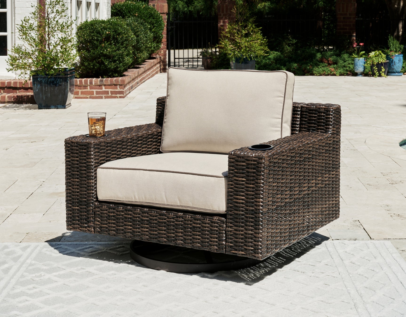 Sam's Furniture - Ashley Furniture - Coastline Bay Outdoor - Swivel Lounge w/ Cushion / Brown - P784-821