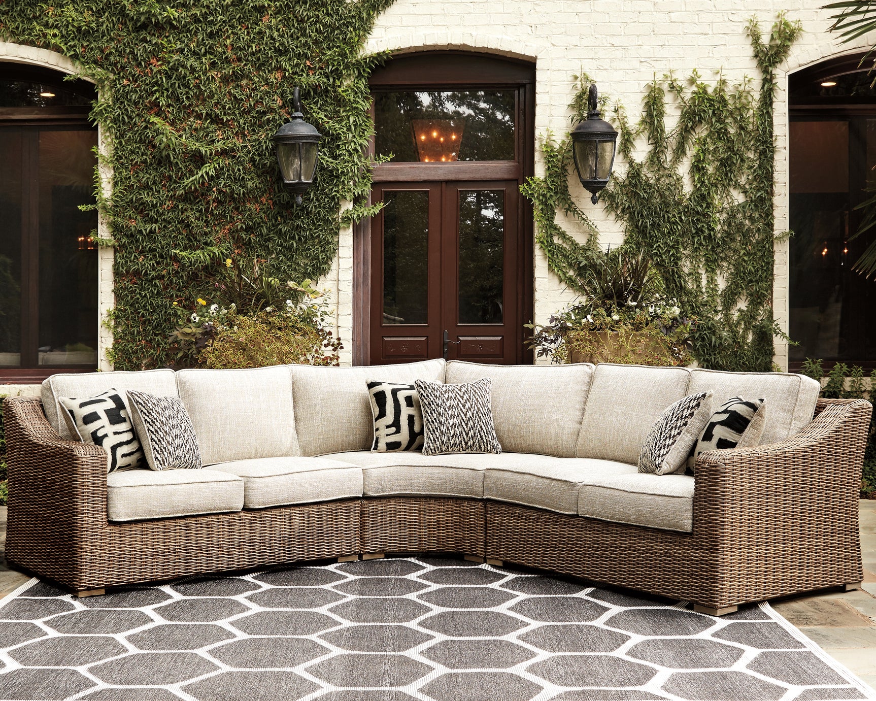 Sam's Furniture - Ashley Furniture - Beachcroft Outdoor - 3-Piece Outdoor Seating Set / Beige - P791P6
