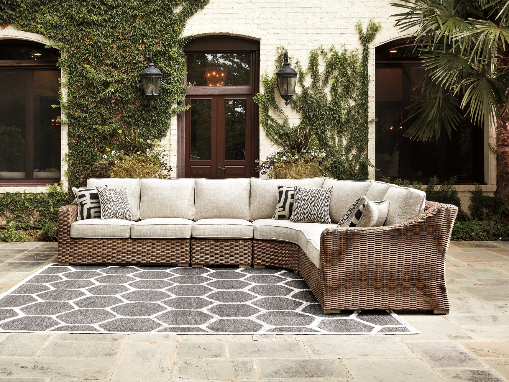 Sam's Furniture - Ashley Furniture - Beachcroft Outdoor - 4-Piece Outdoor Seating Set / Beige - P791P7
