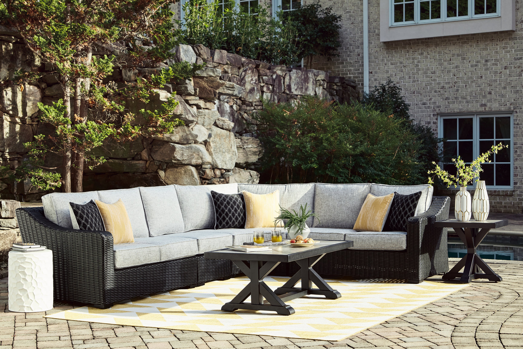 Sam's Furniture - Ashley Furniture - Beachcroft Outdoor - 4-Piece Outdoor Sectional / Black/Light Gray - P792P2