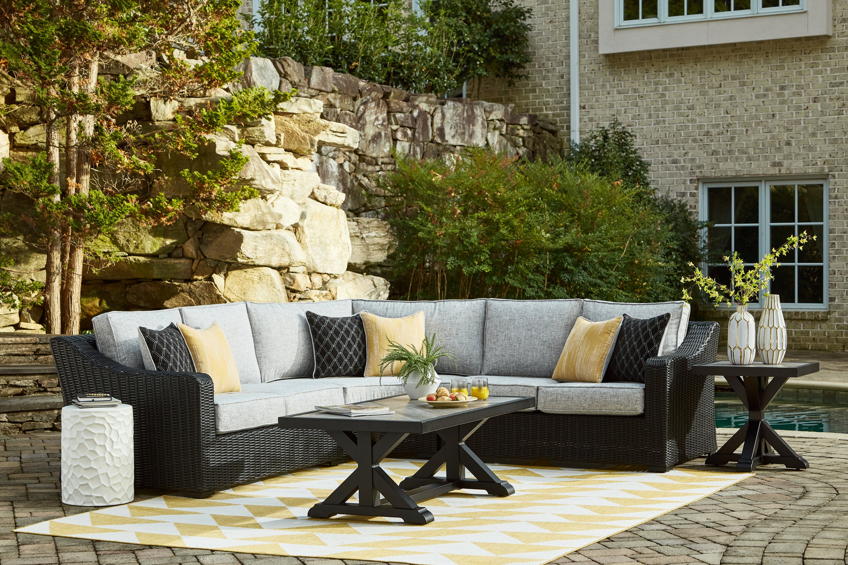 Sam's Furniture - Ashley Furniture - Beachcroft Outdoor - 3-Piece Outdoor Sectional / Black/Light Gray - P792P1