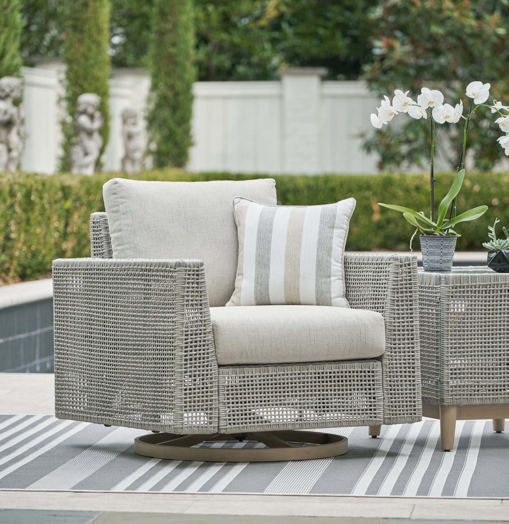Sam's Furniture - Ashley Furniture - Seton Creek Outdoor - Swivel Lounge w/ Cushion / Gray - P798-821