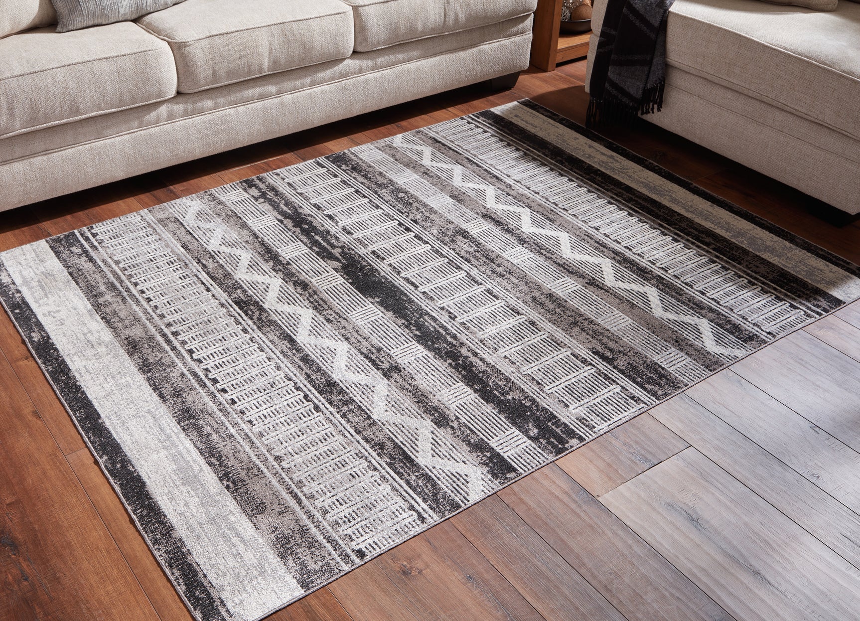 Sam's Furniture - Ashley Furniture - Henchester Rug - 5' x 7' Washable Rug / Multi - R405992