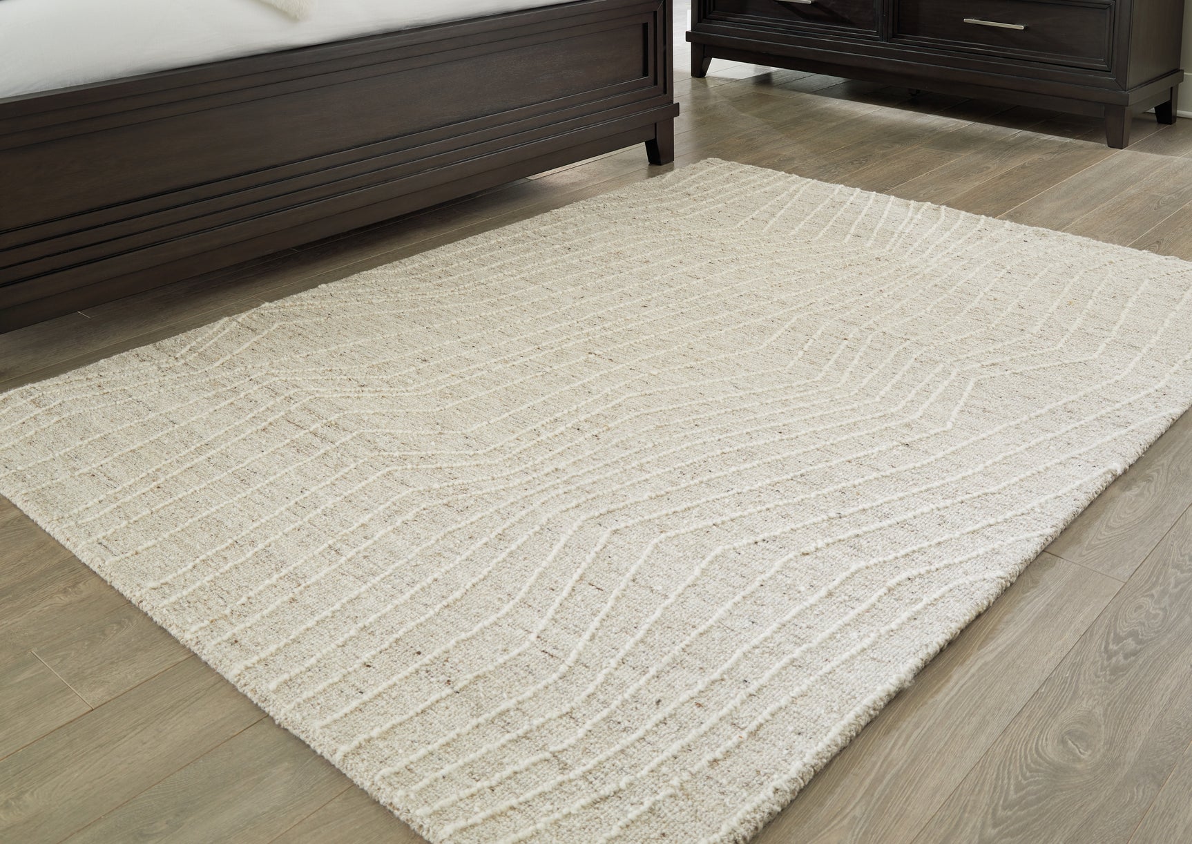 Sam's Furniture - Ashley Furniture - Varahill Rug - 5' x 7' Rug / Gray/Ivory - R406932