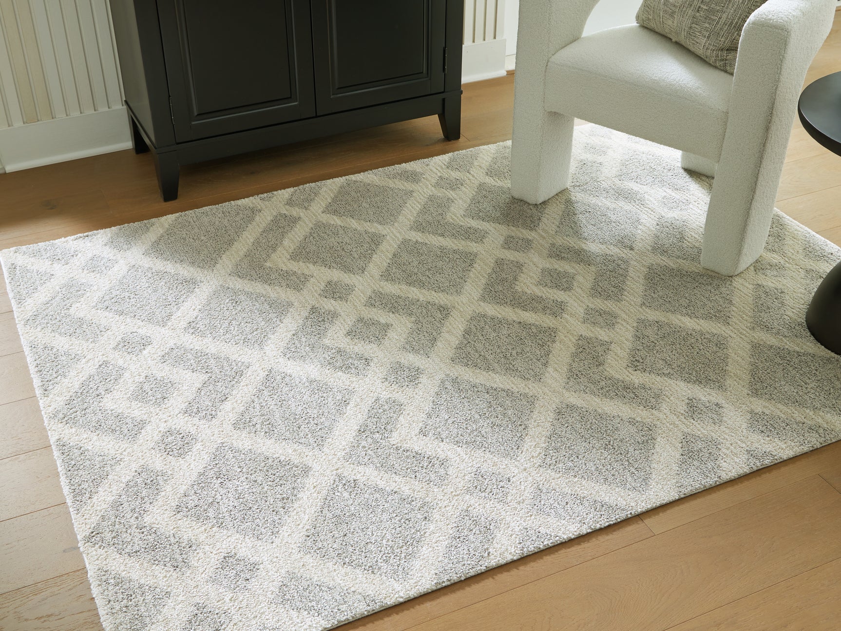 Sam's Furniture - Ashley Furniture - Unawick Rug - Medium Rug / Gray/Ivory - R407332