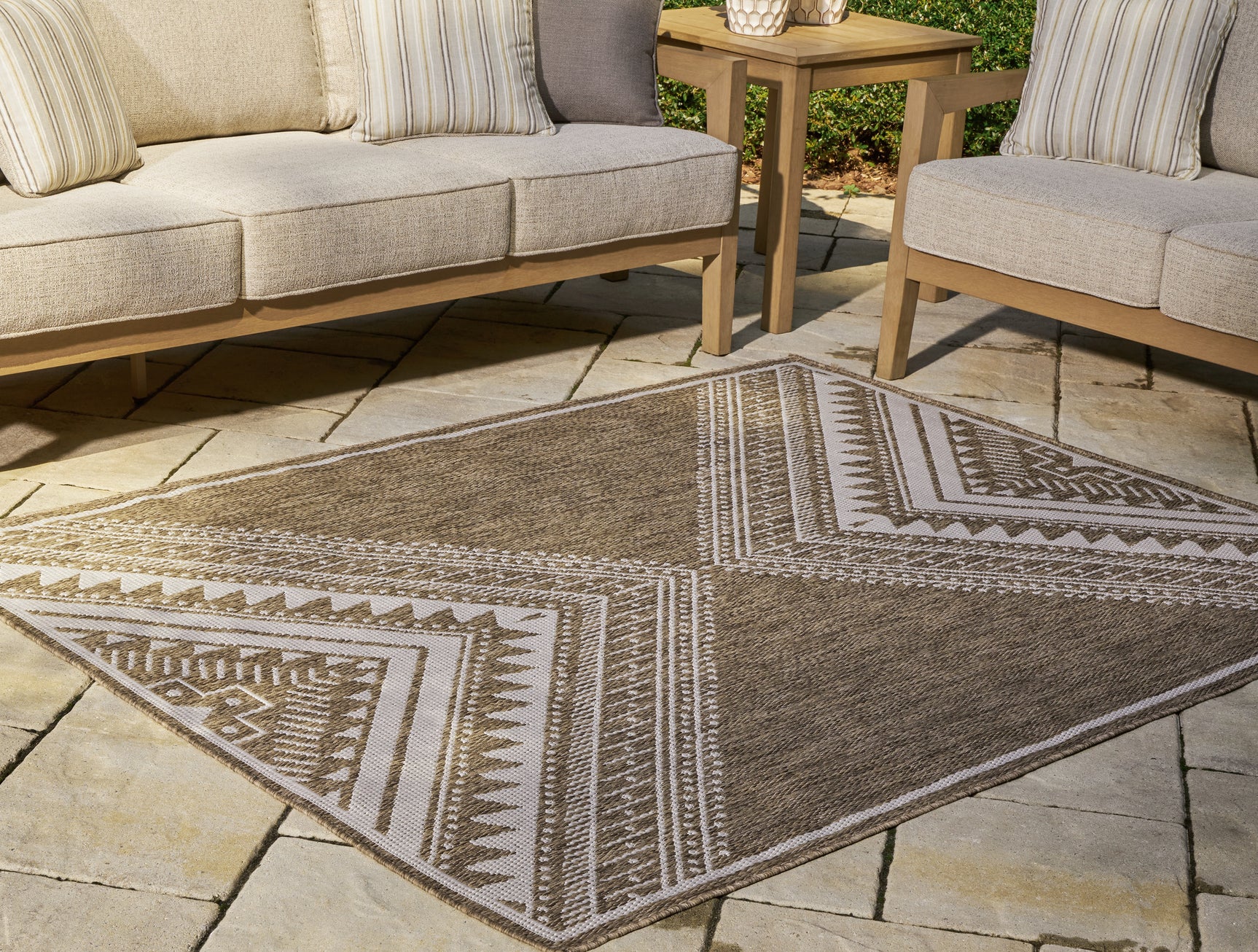 Sam's Furniture - Ashley Furniture - Dunsler Rug - 5' x 7' Rug / Brown/Cream - R900012