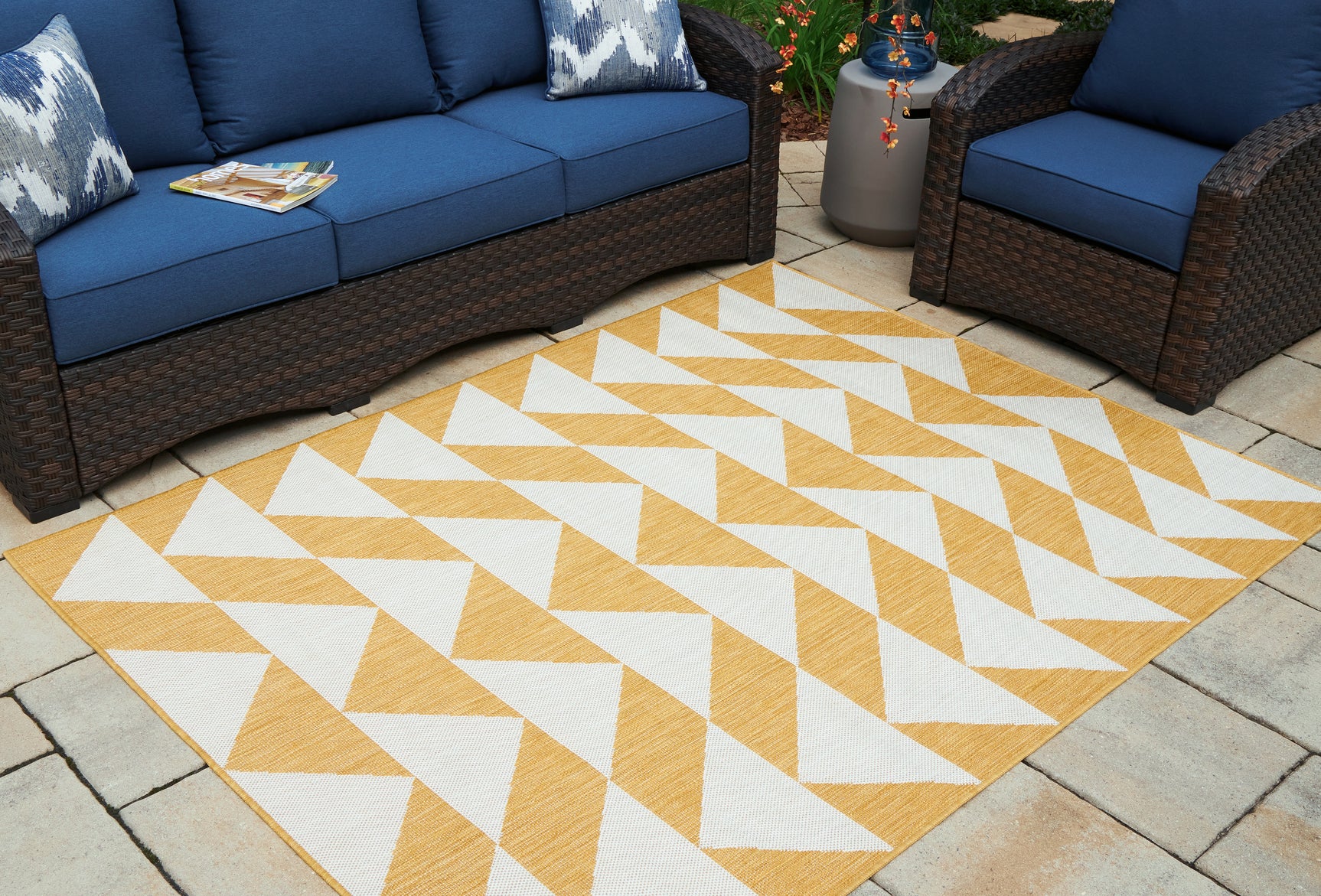 Sam's Furniture - Ashley Furniture - Thomley Rug - 5' x 7' Rug / Ivory/Yellow - R900062