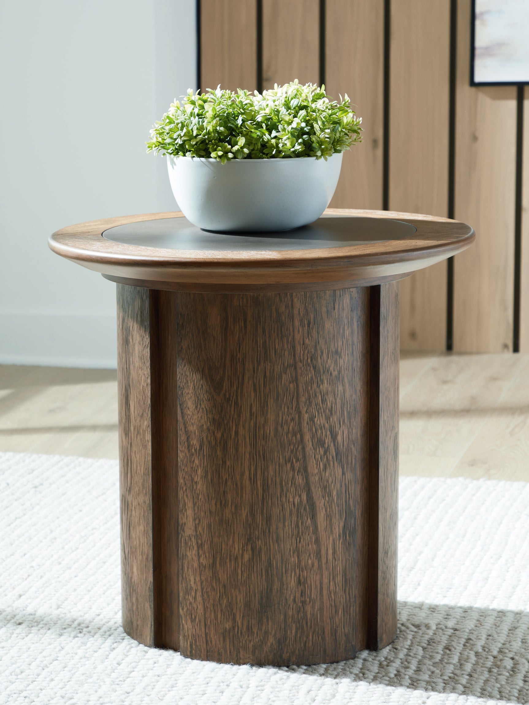 Sam's Furniture - Ashley Furniture - Dontayne End Table - Round End Table - T563-6