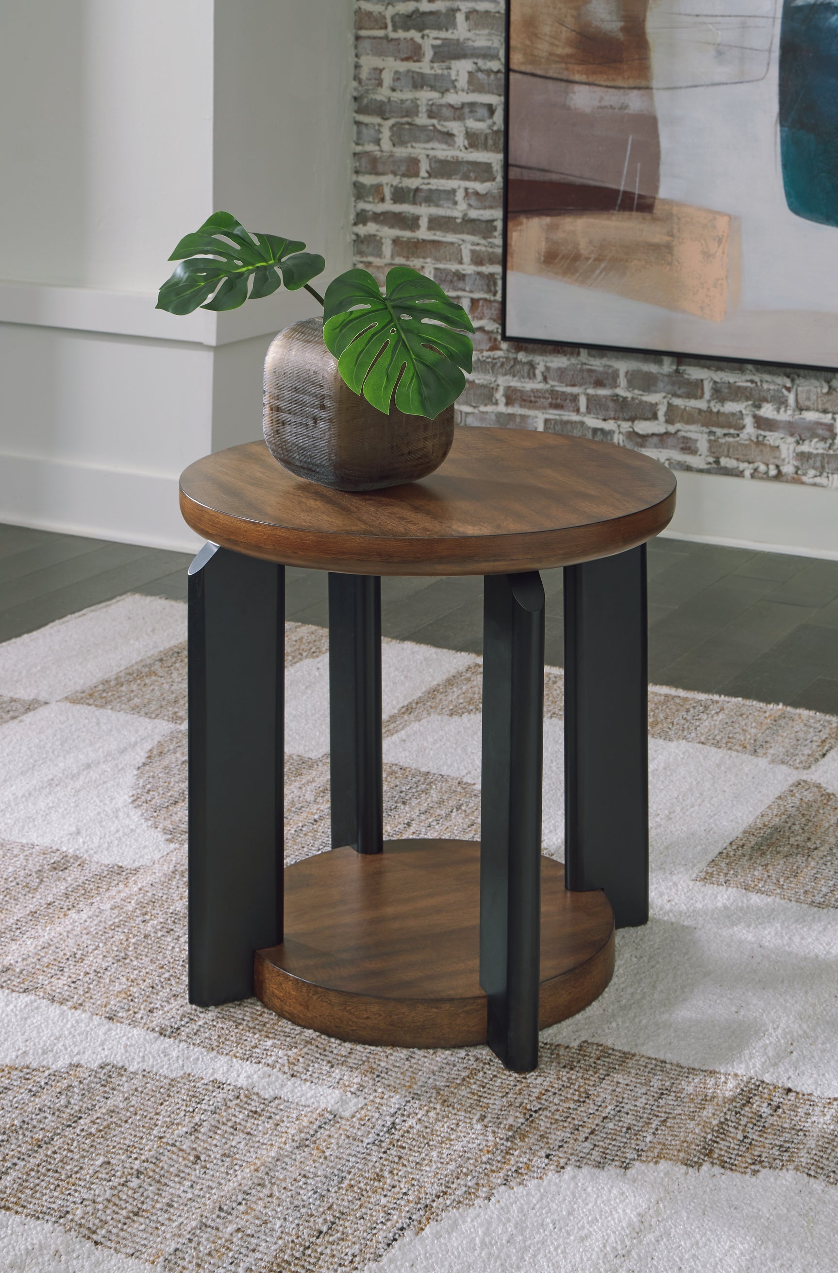 Sam's Furniture - Ashley Furniture - Kraeburn End Table - Round End Table / Brown/Black - T624-6