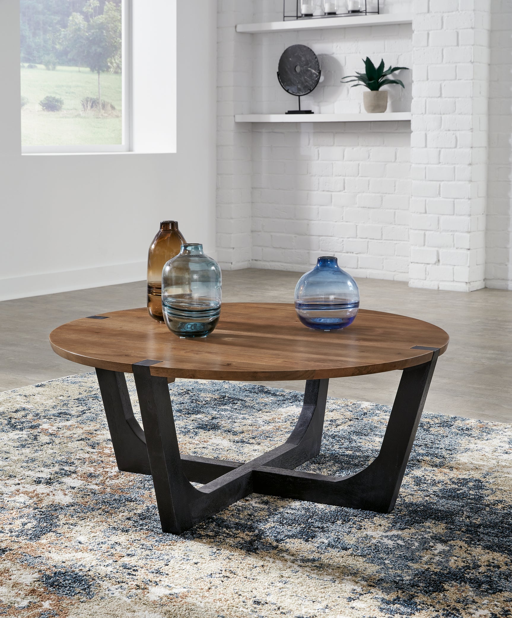 Sam's Furniture - Ashley Furniture - Hanneforth Coffee Table - Round Cocktail Table / Brown/Black - T726-8