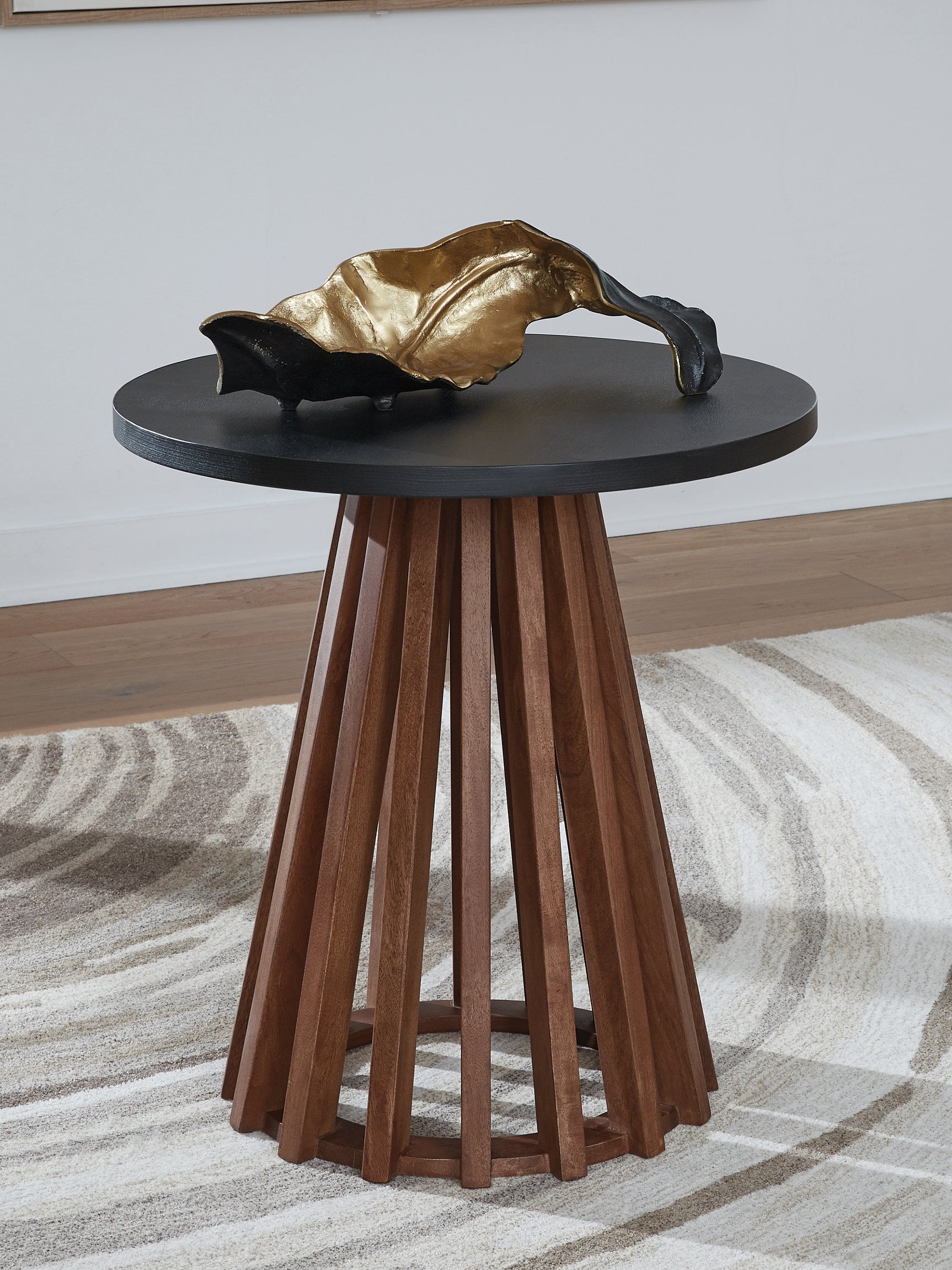 Sam's Furniture - Ashley Furniture - Kallari End Table - Round End Table / Warm Brown/Black - T737-6