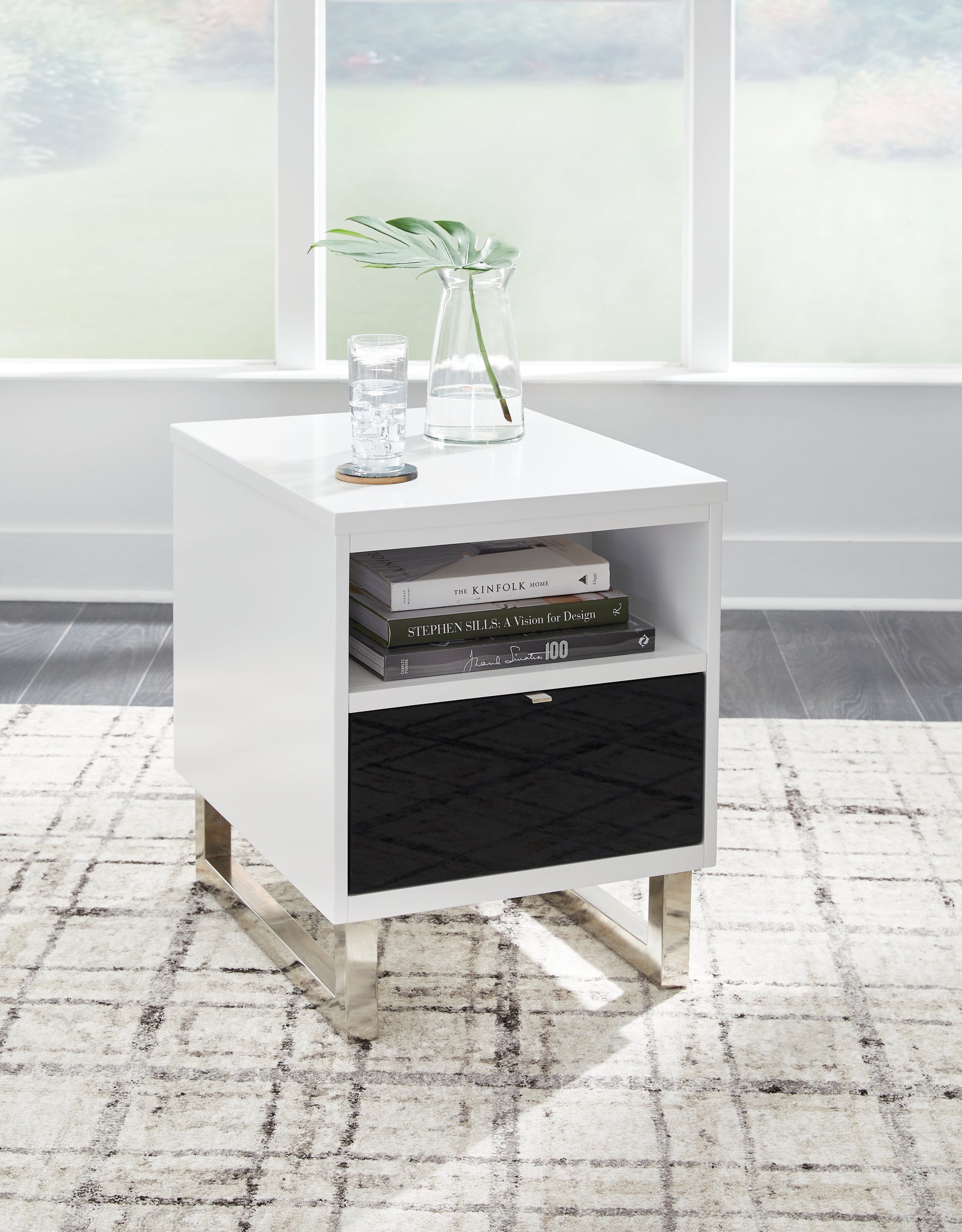 Sam's Furniture - Ashley Furniture - Gardoni Chairside End Table - Chair Side End Table / White/Black - T756-7