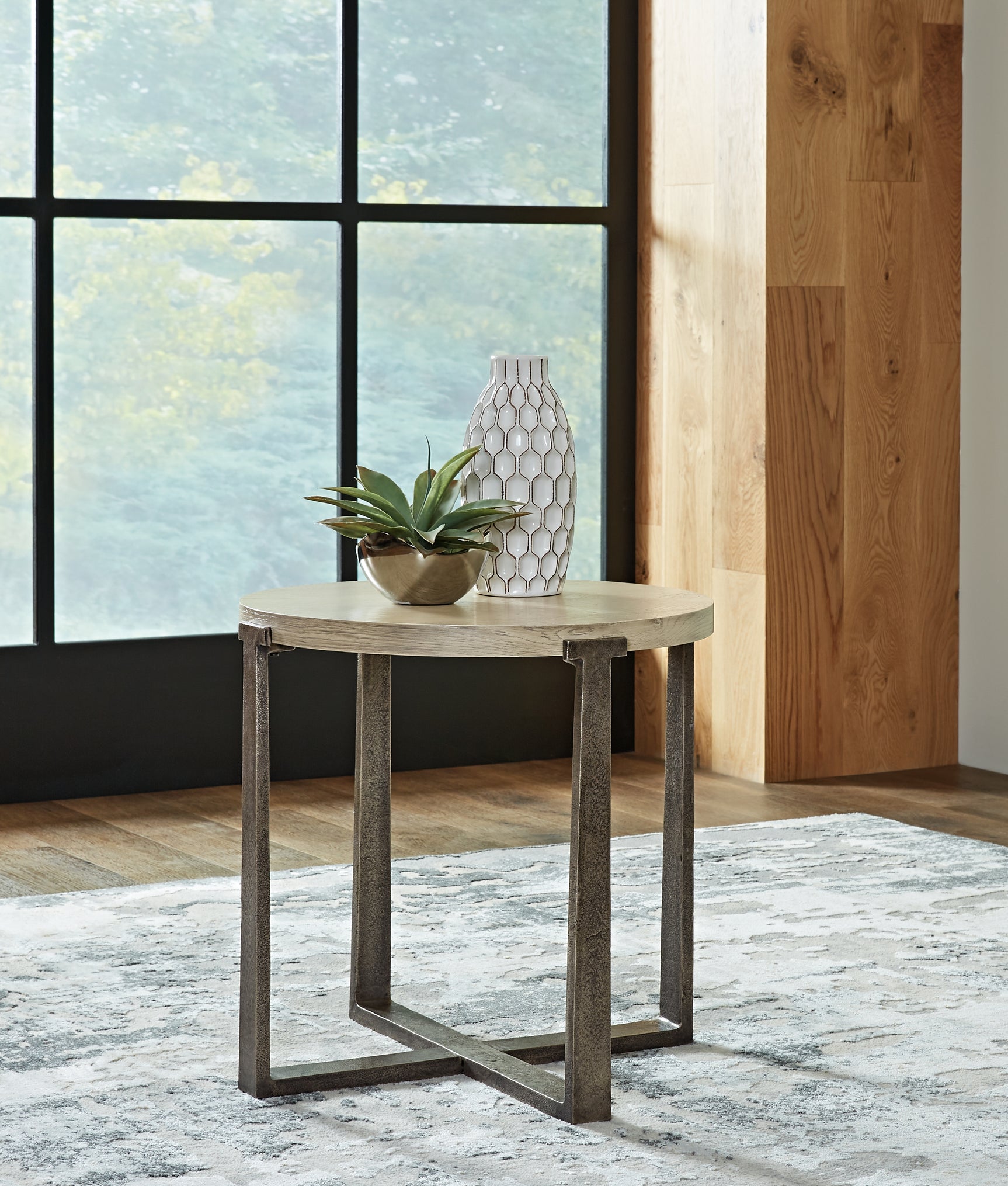 Sam's Furniture - Ashley Furniture - Dalenville End Table - Round End Table / Gray - T965-6