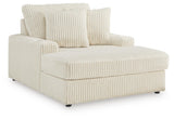 Lindyn Living Room