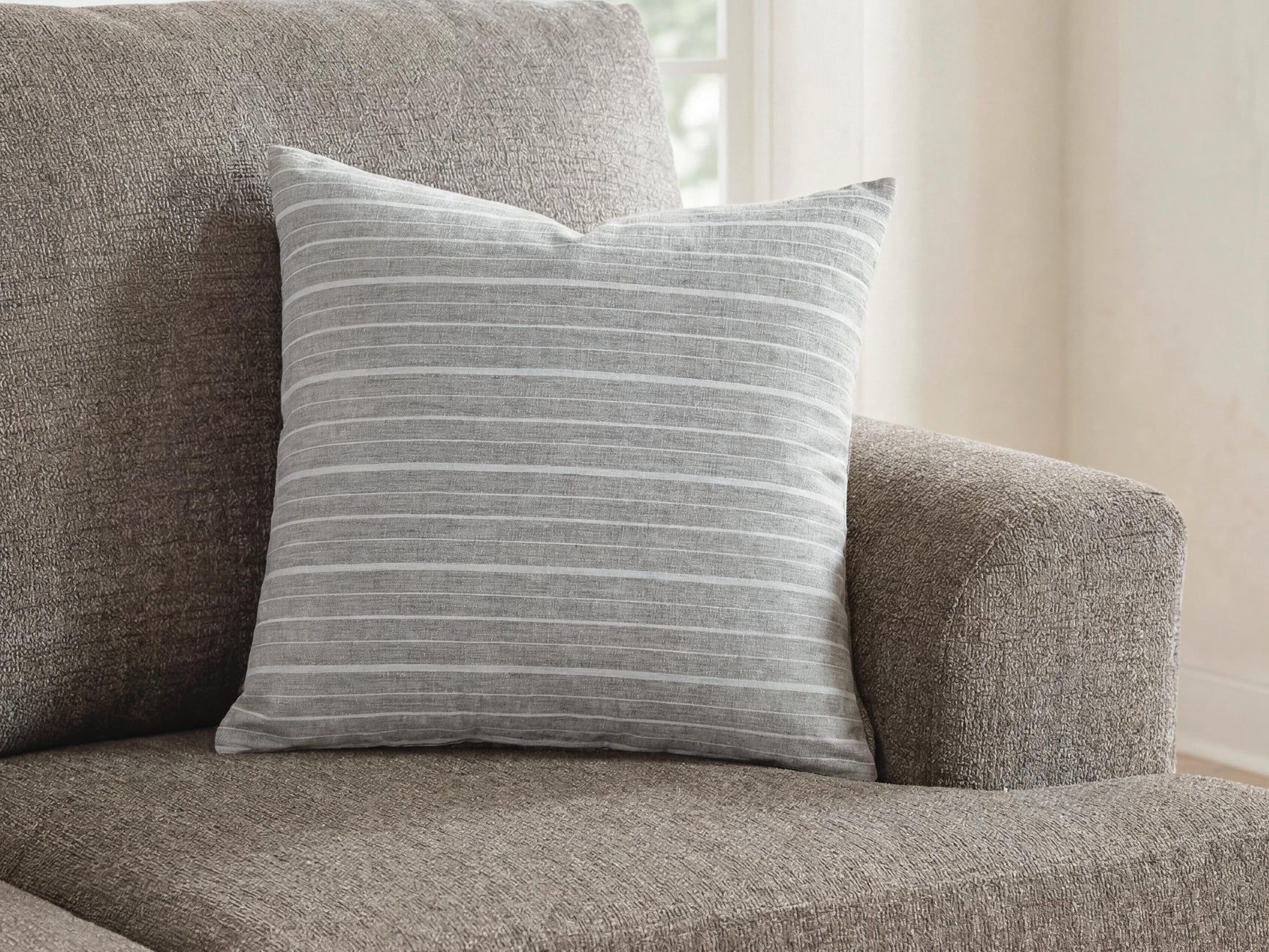 Sam's Furniture - Ashley Furniture - Vernthrone Pillows - Pillow (4/CS) - A1001184