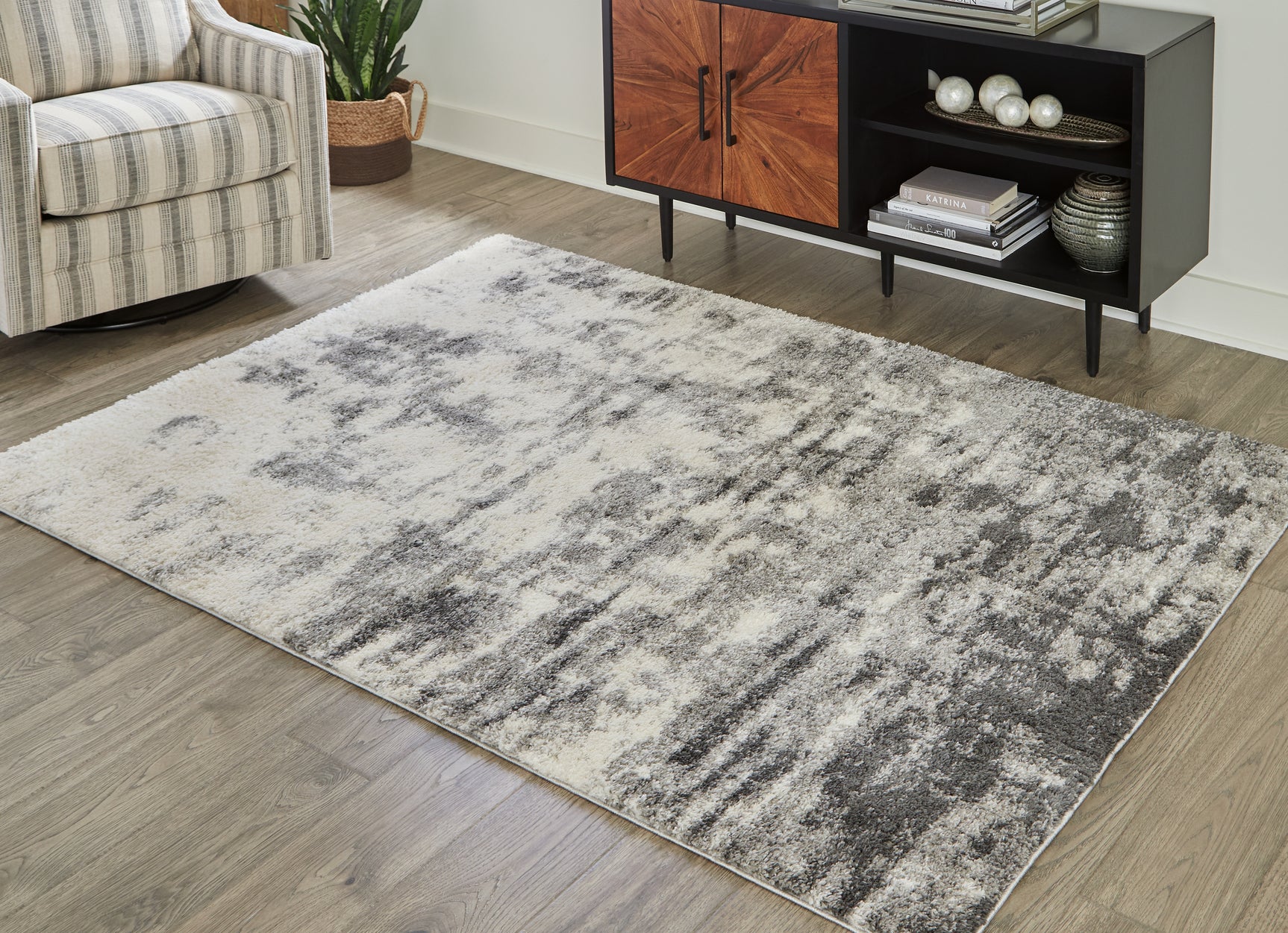 Sam's Furniture - Ashley Furniture - Gerdie Rug - 7'10" x 10' Rug / Cream/Gray - R404991