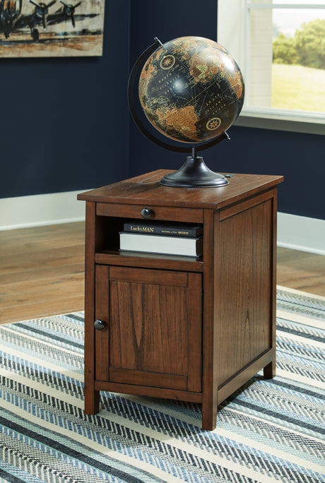 Sam's Furniture - Ashley Furniture - Treytown Chairside End Table - Chair Side End Table / Brown - T300-117