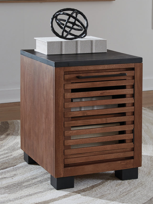 Sam's Furniture - Ashley Furniture - Kallari Chairside End Table - Chair Side End Table / Warm Brown/Black - T737-7